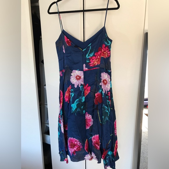 Banana Republic Floral Dress WITH POCKETS - Picture 2 of 4